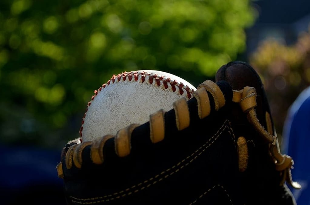 how to relace a baseball glove